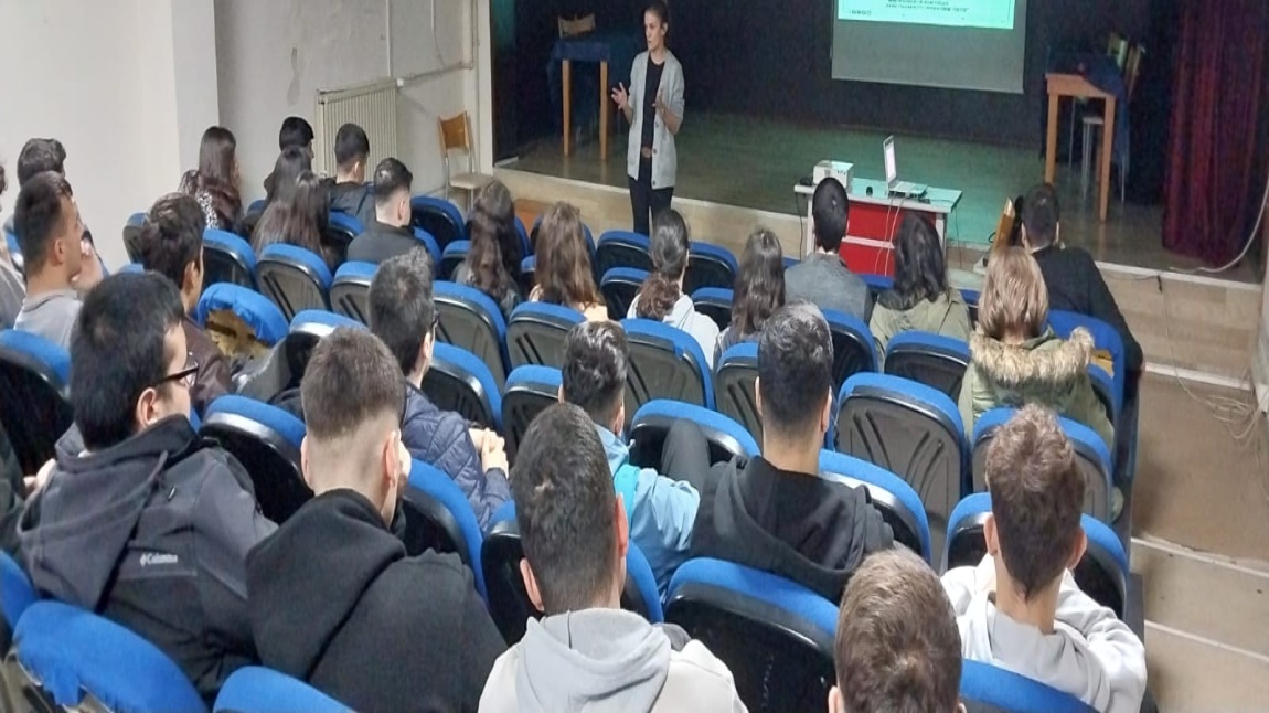 İşkur Beyoğlu  Hizmet Merkezi Meslek Danışmanlığı Hizmetleri Okulumuzda Seminer Düzenledi